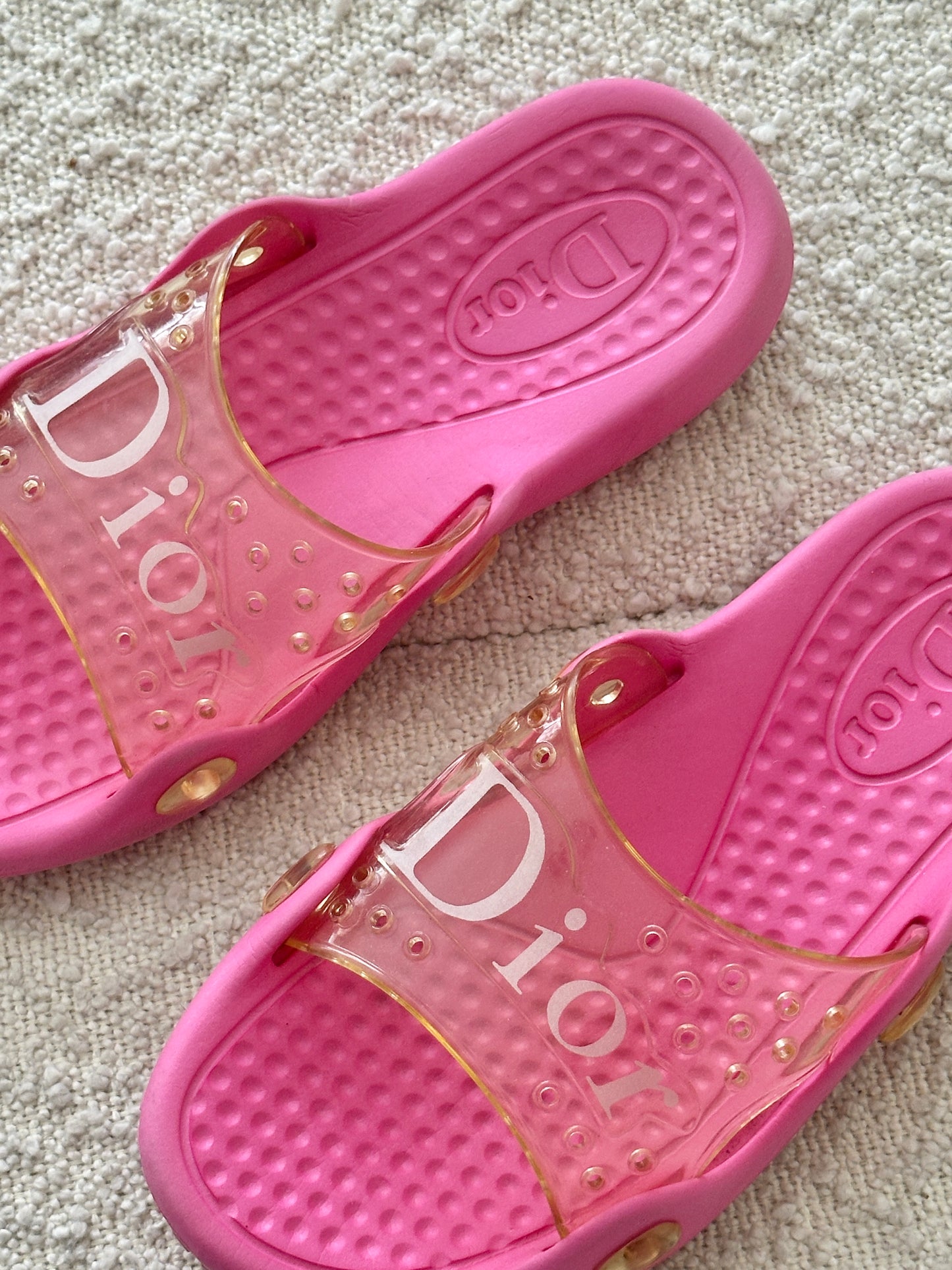 DIOR PINK LOGO RUBBER POOL SLIDES