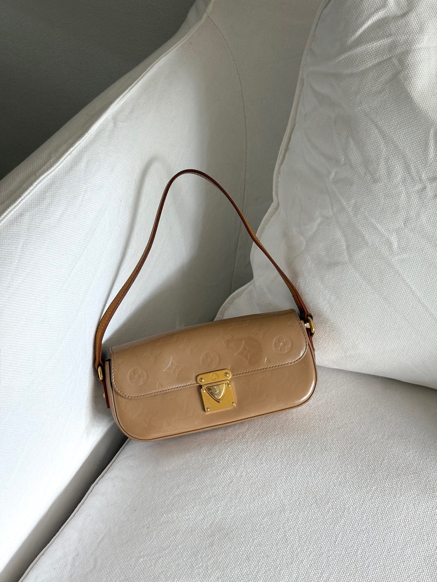 LOUIS VUITTON MONOGRAM VERNIS MALIBU SHOULDER BAG