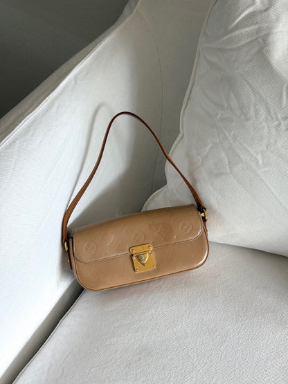 LOUIS VUITTON MONOGRAM VERNIS MALIBU SHOULDER BAG