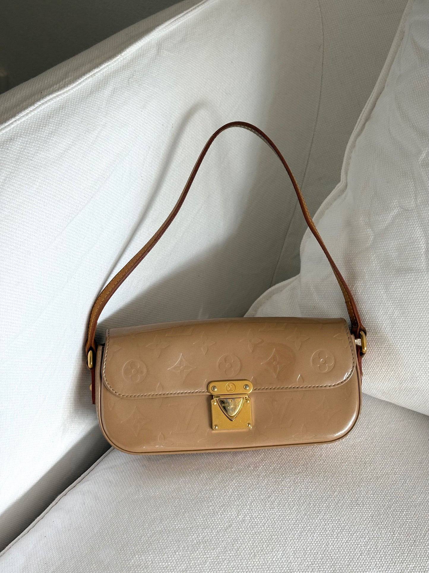 LOUIS VUITTON MONOGRAM VERNIS MALIBU SHOULDER BAG