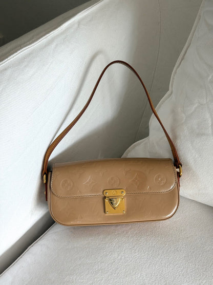 LOUIS VUITTON MONOGRAM VERNIS MALIBU SHOULDER BAG