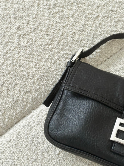 FENDI BLACK LEATHER BAGUETTE SHOULDER BAG