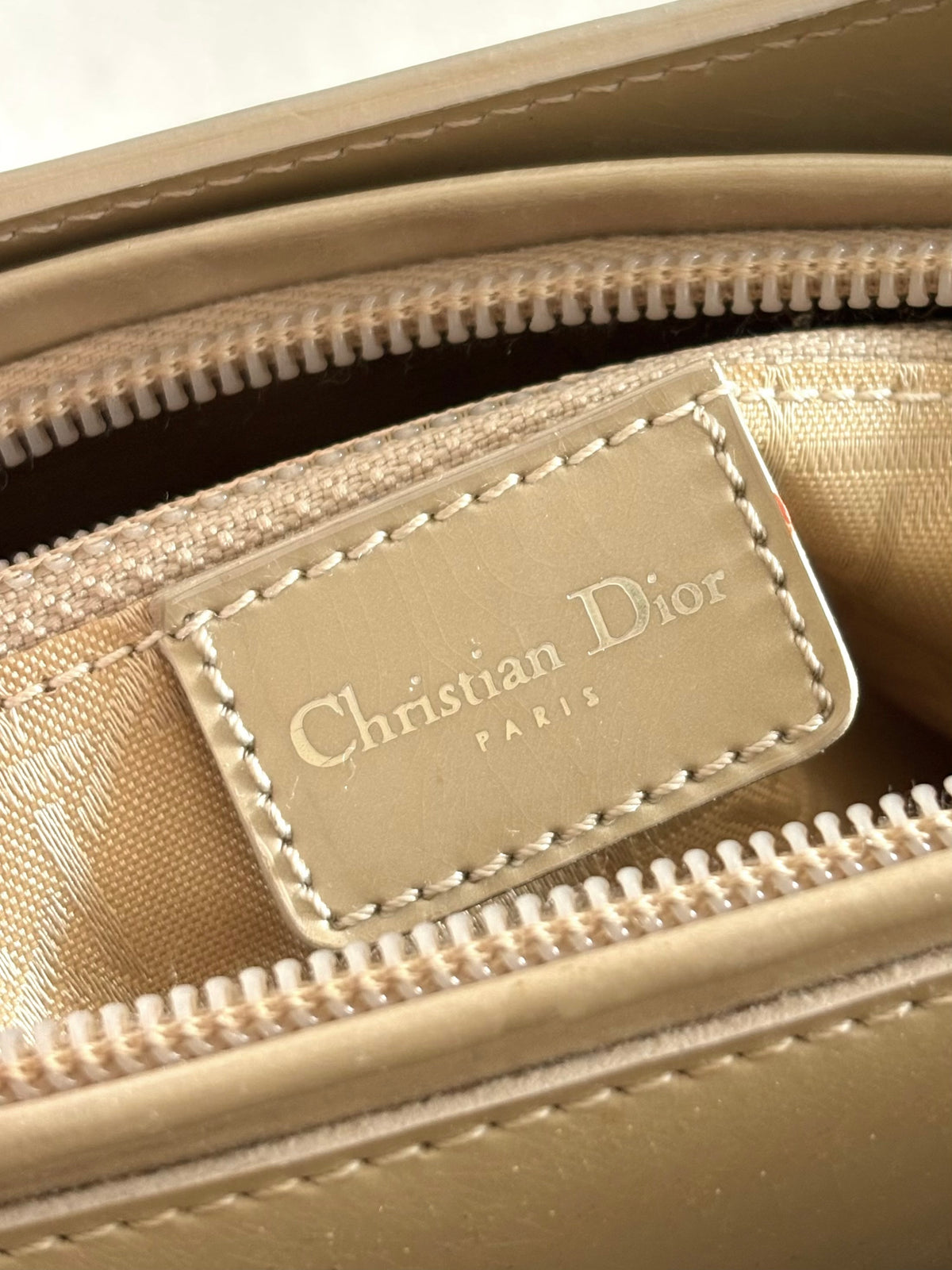MALICE PEARL PATENT LEATHER BAG