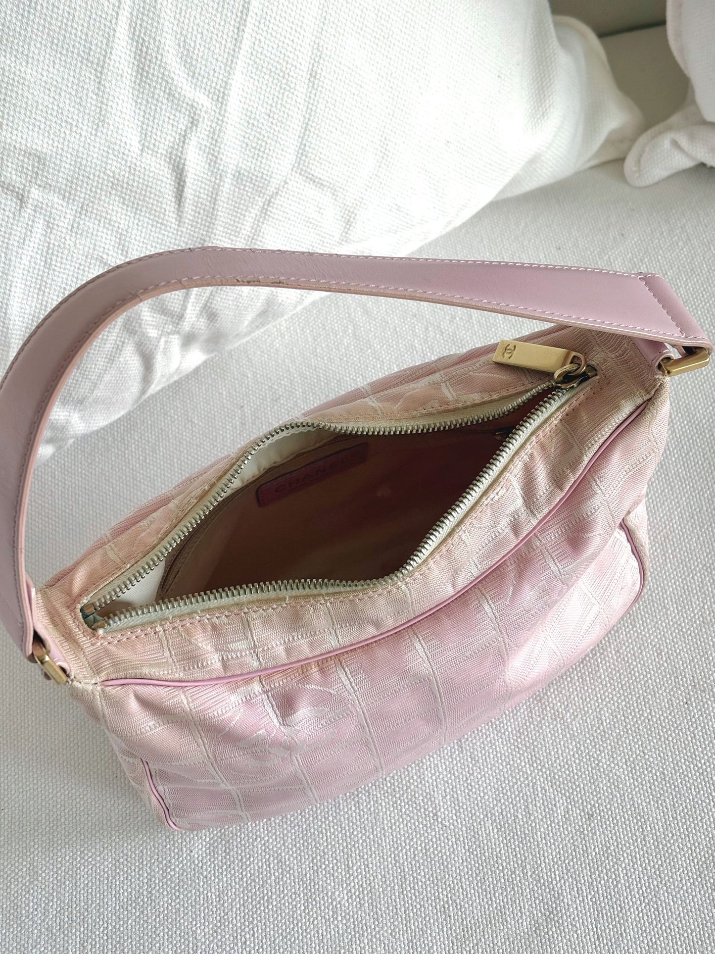 CHANEL PINK TRAVEL LINE NYLON SHOULDER BAG