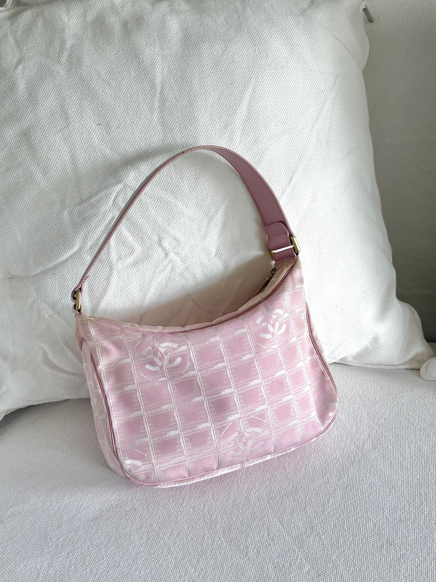 CHANEL PINK TRAVEL LINE NYLON SHOULDER BAG