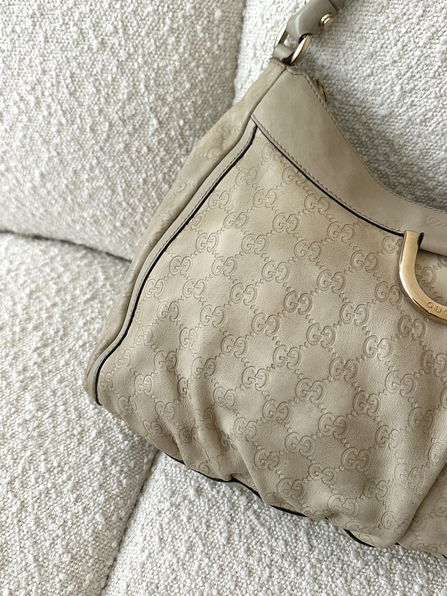 GUCCI BEIGE GUCCISSIMA ABBEY D RING BAG