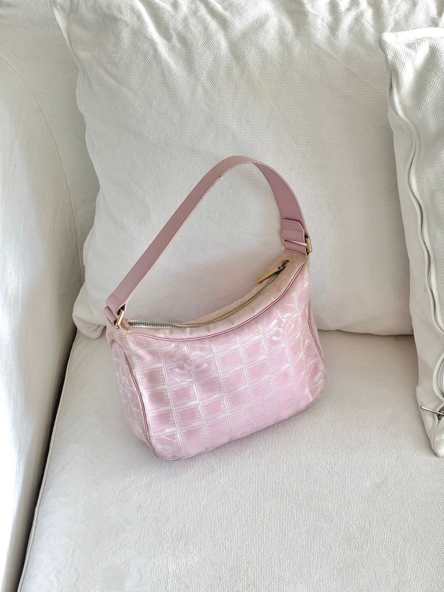 CHANEL PINK TRAVEL LINE NYLON SHOULDER BAG