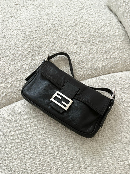 FENDI BLACK LEATHER BAGUETTE SHOULDER BAG