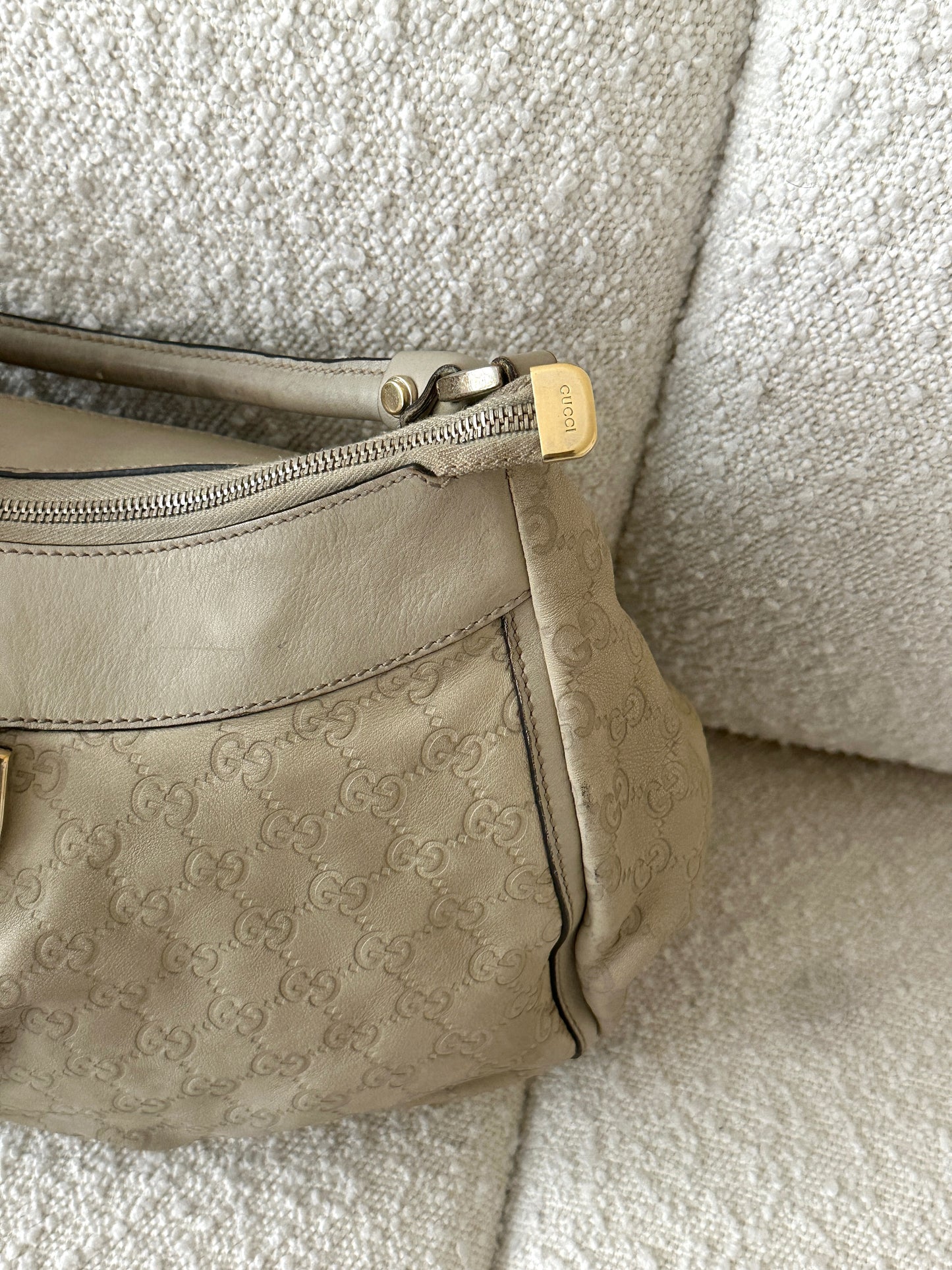 GUCCI BEIGE GUCCISSIMA ABBEY D RING BAG