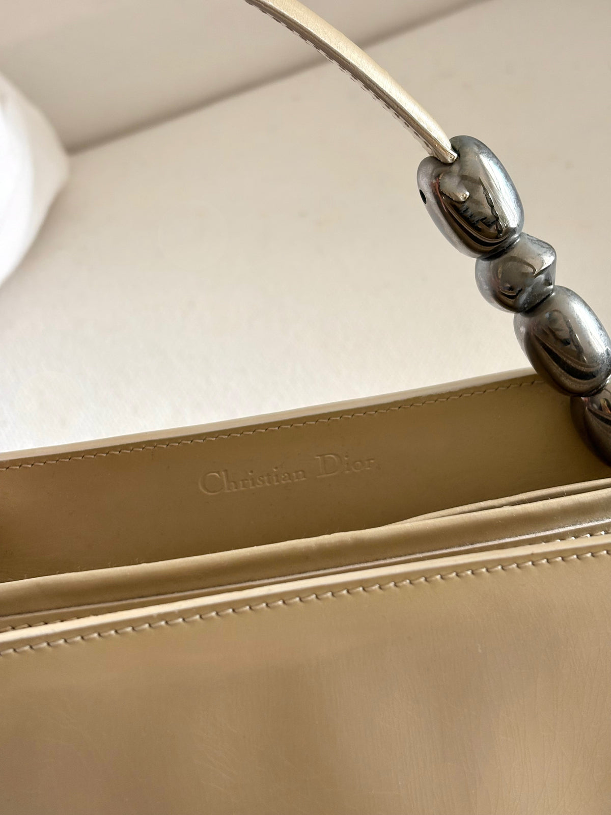 MALICE PEARL PATENT LEATHER BAG