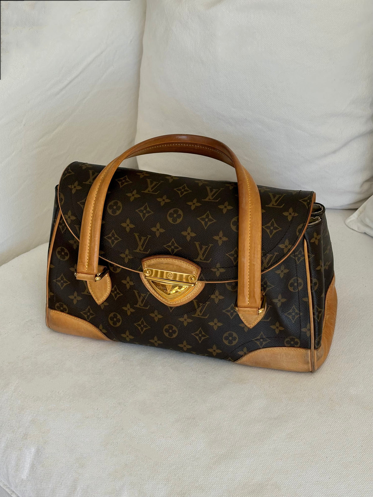 BEVERLY GM MONOGRAM SHOULDER BAG