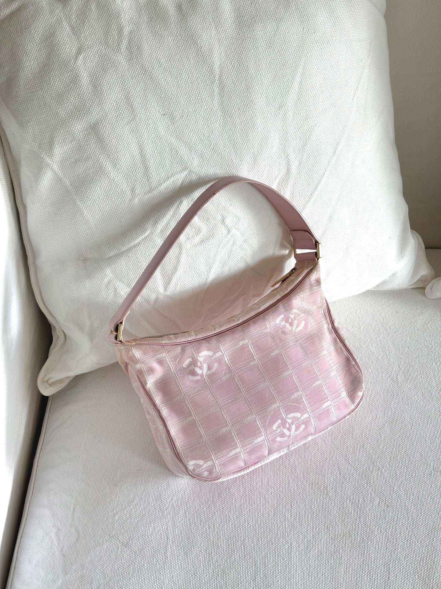 CHANEL PINK TRAVEL LINE NYLON SHOULDER BAG