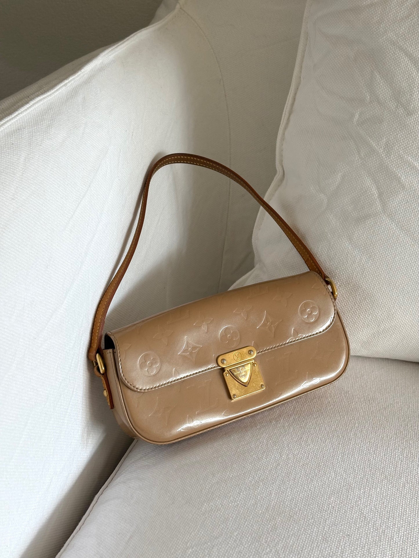 LOUIS VUITTON MONOGRAM VERNIS MALIBU SHOULDER BAG