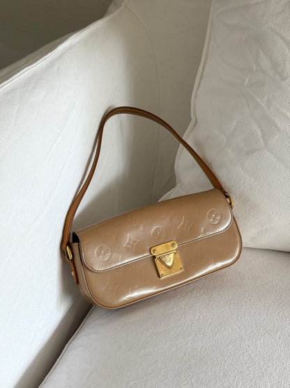 LOUIS VUITTON MONOGRAM VERNIS MALIBU SHOULDER BAG