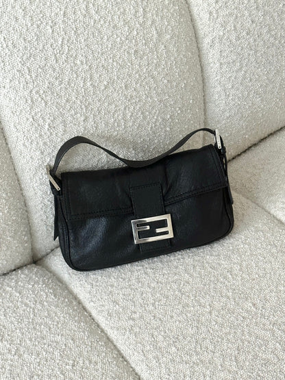 FENDI BLACK LEATHER BAGUETTE SHOULDER BAG