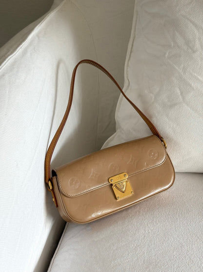 LOUIS VUITTON MONOGRAM VERNIS MALIBU SHOULDER BAG