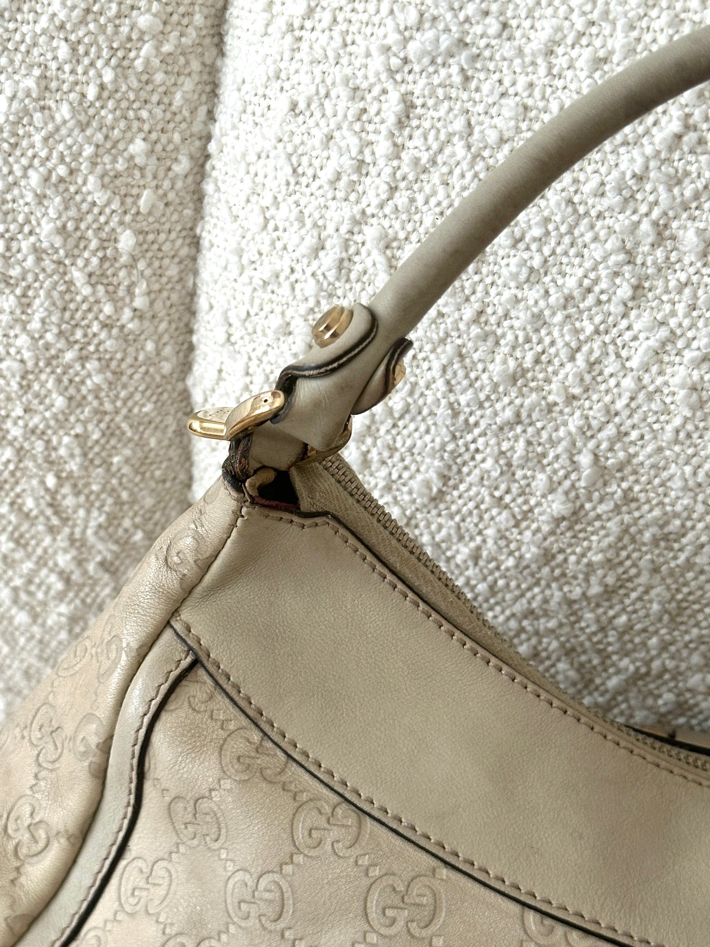 GUCCI BEIGE GUCCISSIMA ABBEY D RING BAG