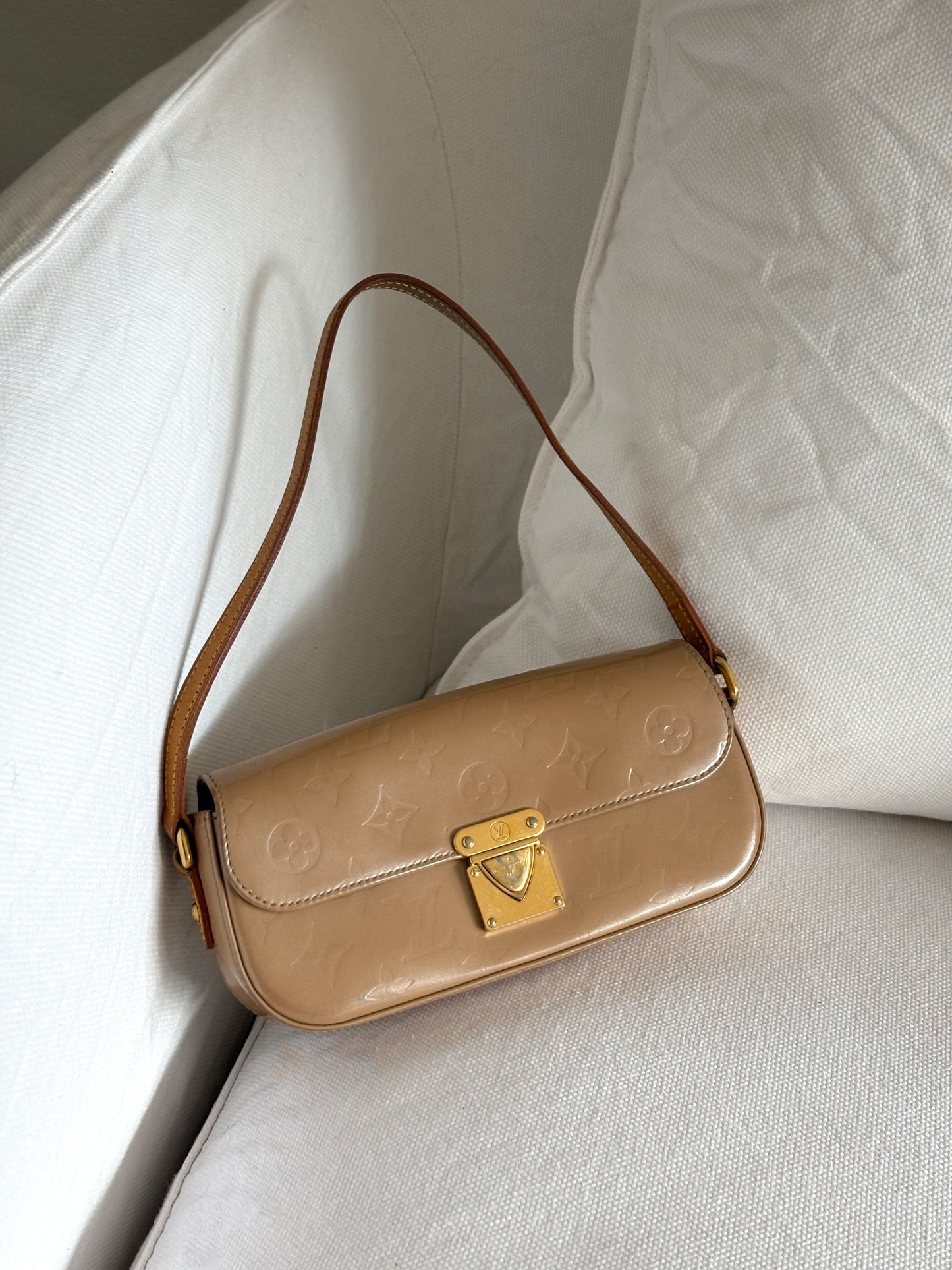 LOUIS VUITTON MONOGRAM VERNIS MALIBU SHOULDER BAG