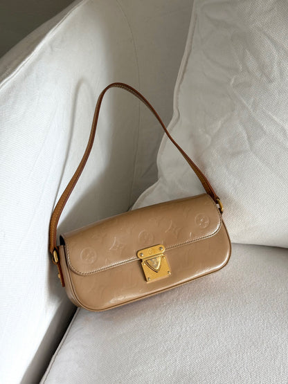 LOUIS VUITTON MONOGRAM VERNIS MALIBU SHOULDER BAG