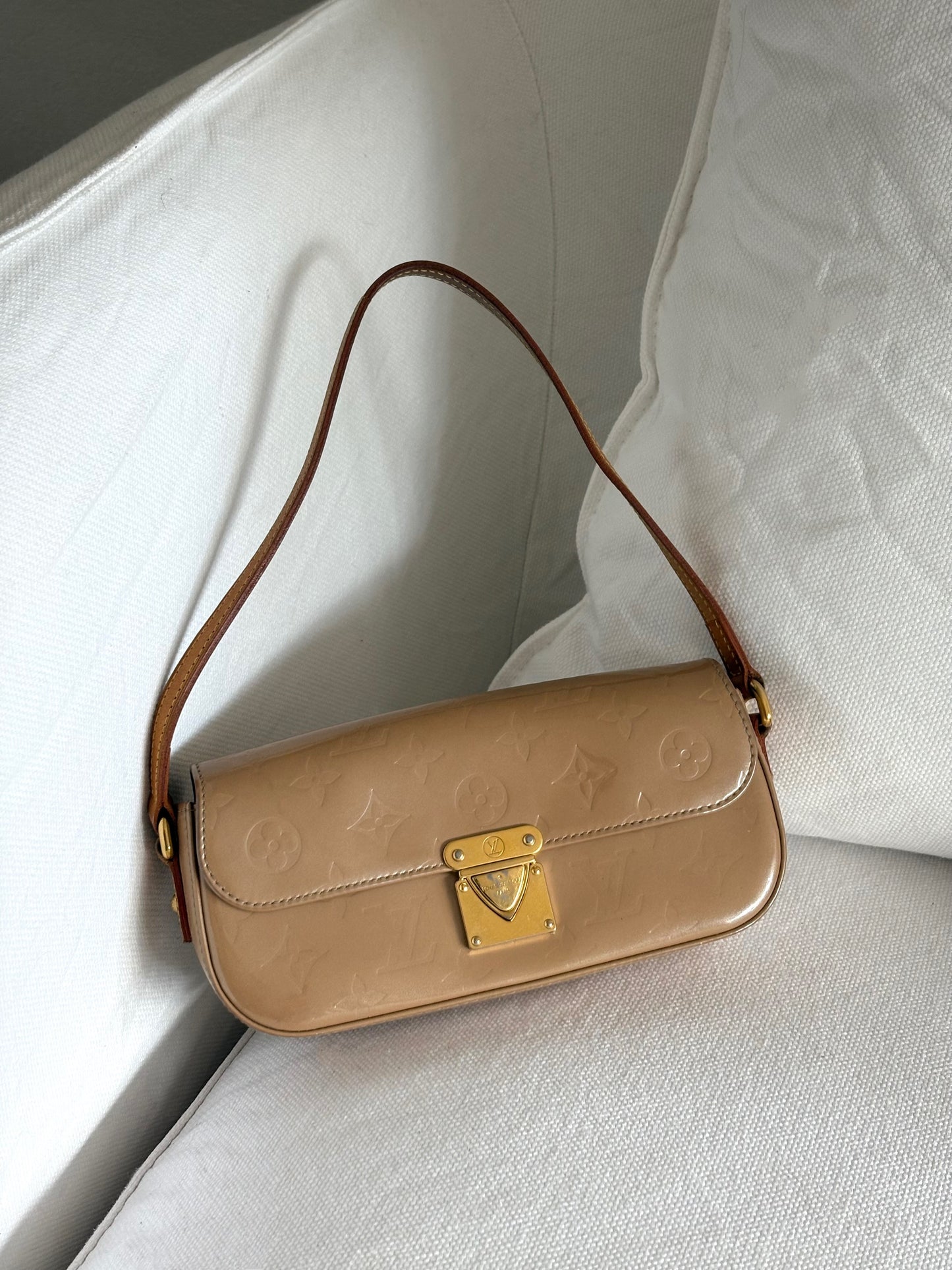 LOUIS VUITTON MONOGRAM VERNIS MALIBU SHOULDER BAG