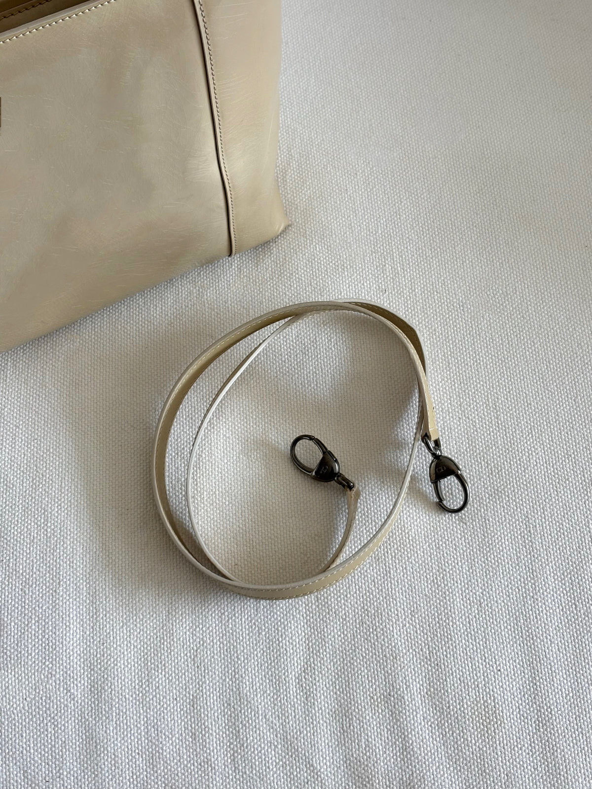 MALICE PEARL PATENT LEATHER BAG
