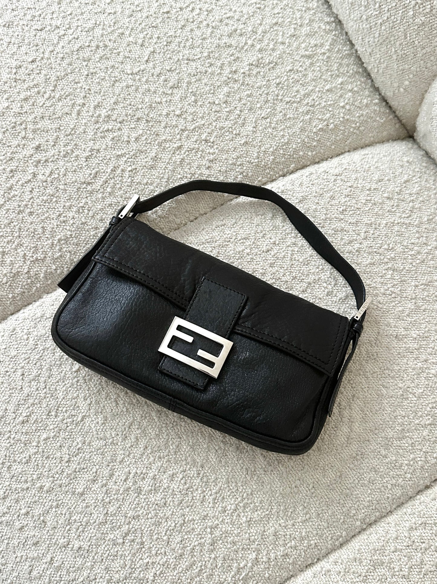 FENDI BLACK LEATHER BAGUETTE SHOULDER BAG