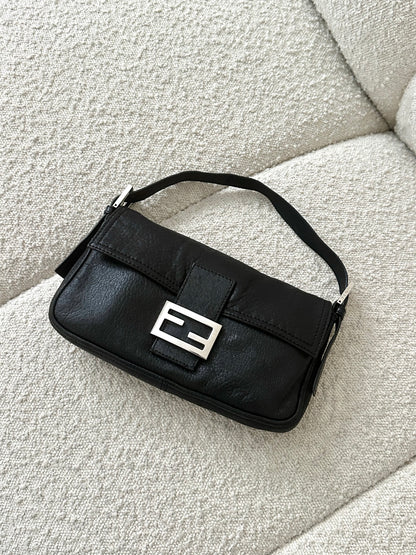 FENDI BLACK LEATHER BAGUETTE SHOULDER BAG
