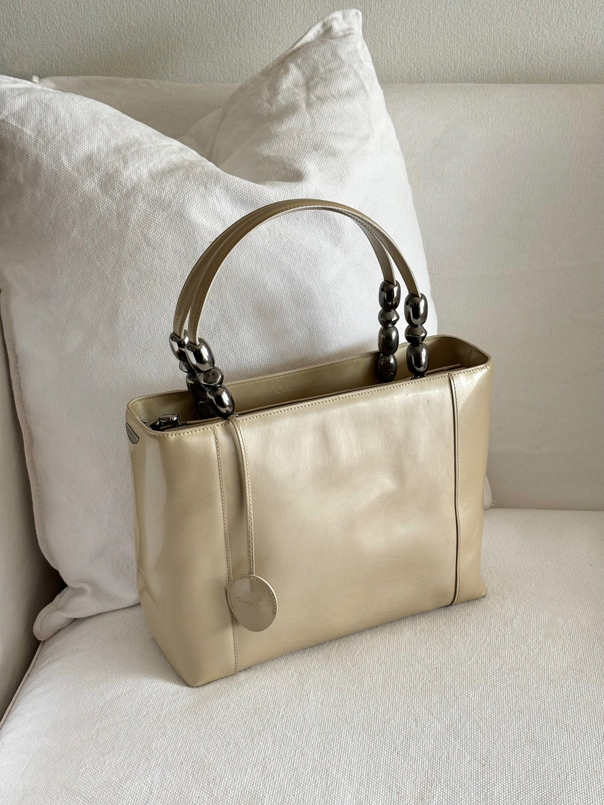 MALICE PEARL PATENT LEATHER BAG