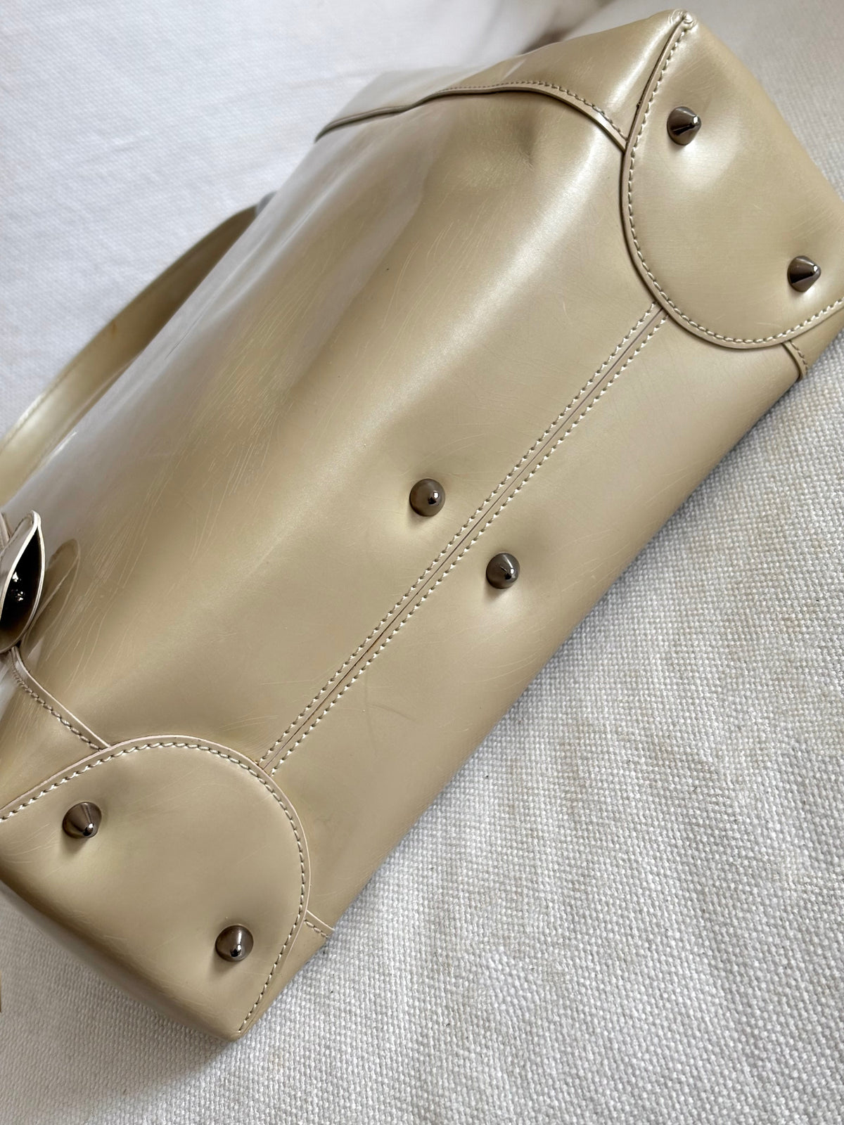 MALICE PEARL PATENT LEATHER BAG