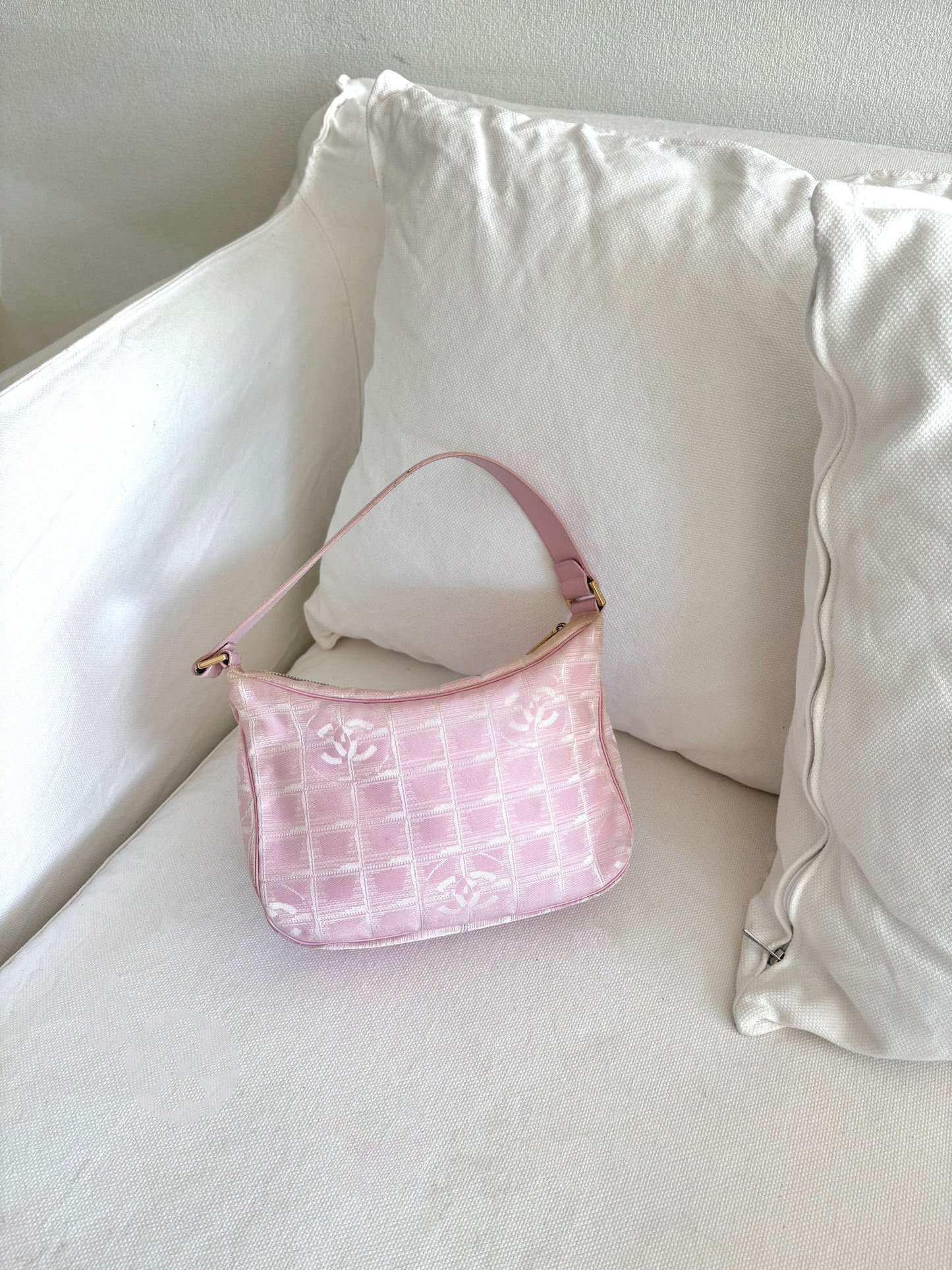 CHANEL PINK TRAVEL LINE NYLON SHOULDER BAG