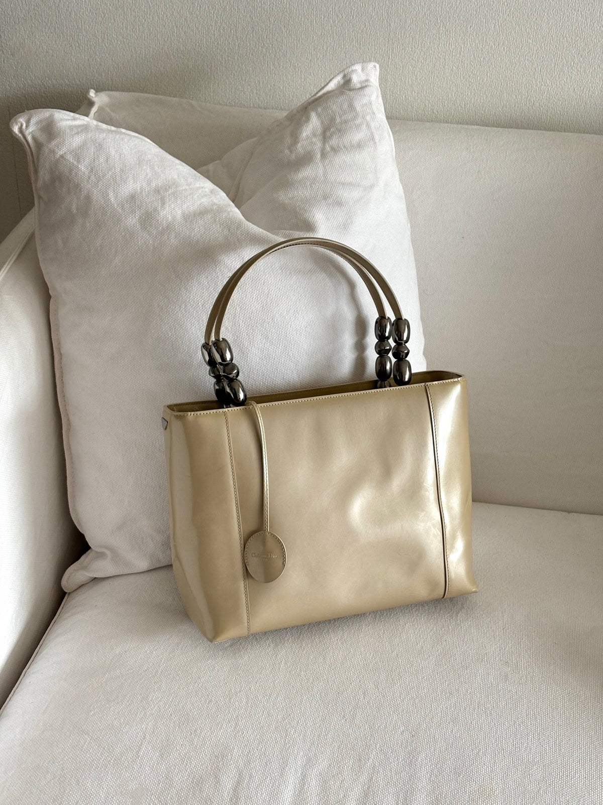 MALICE PEARL PATENT LEATHER BAG