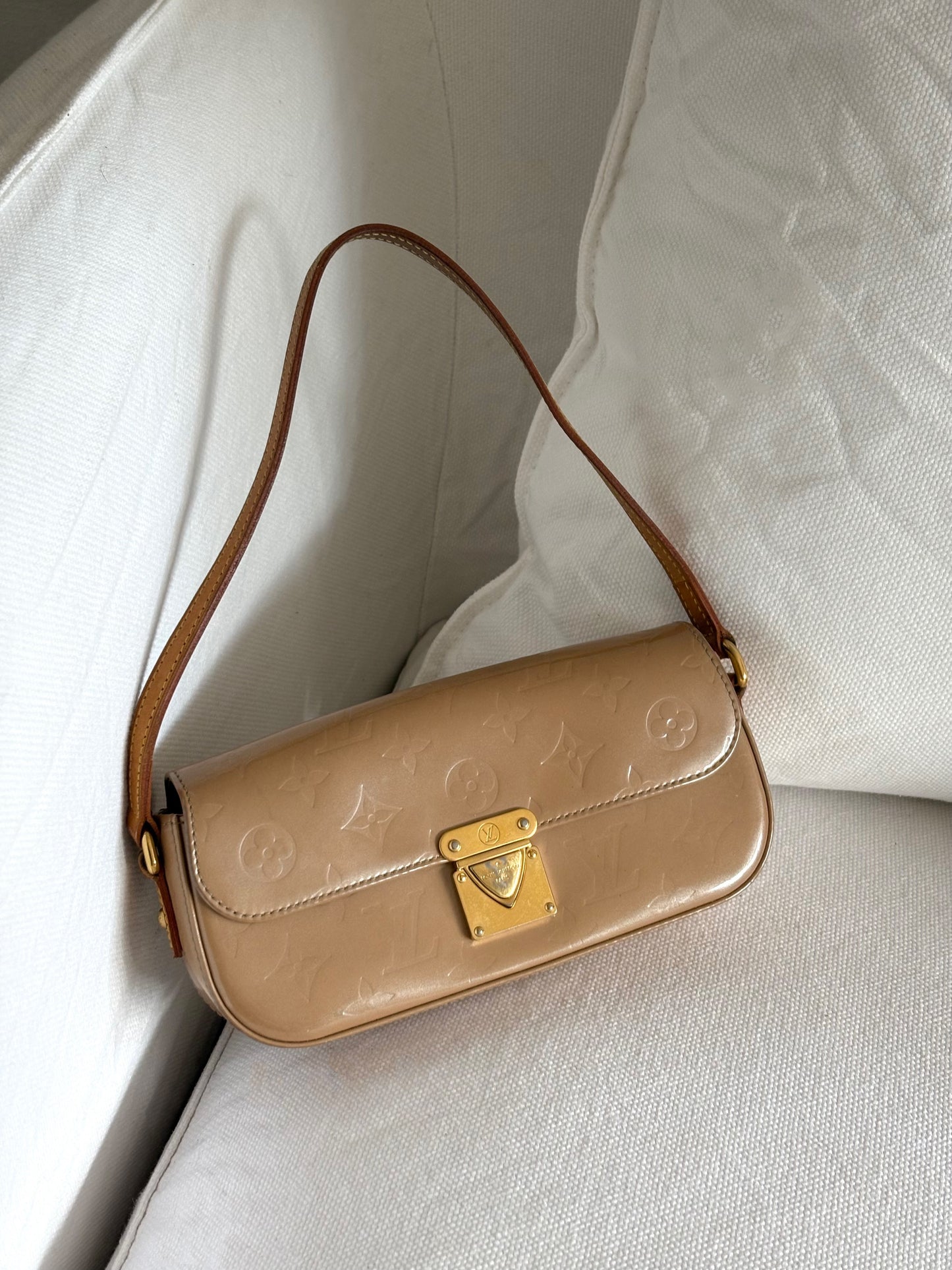 LOUIS VUITTON MONOGRAM VERNIS MALIBU SHOULDER BAG
