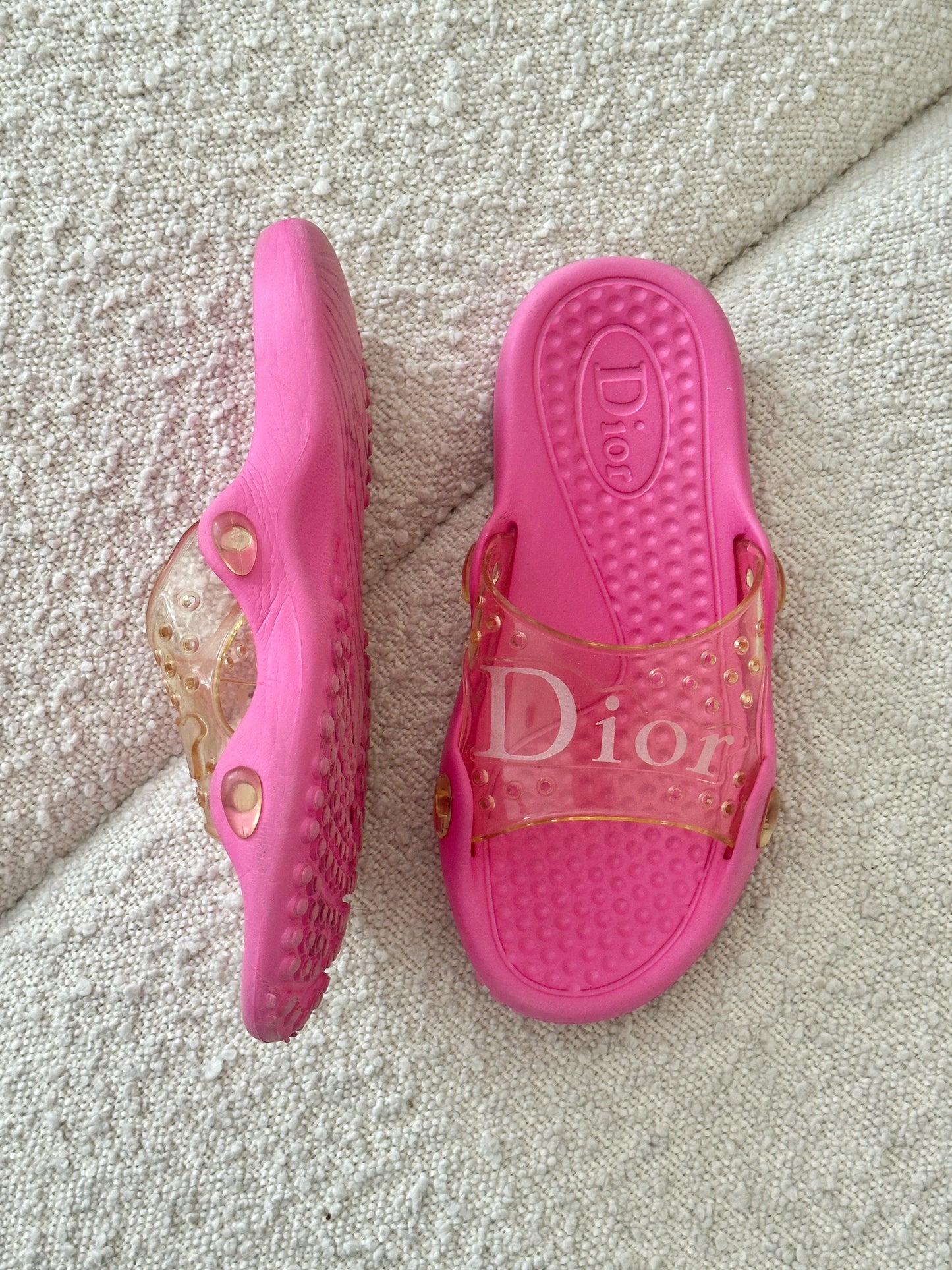 DIOR PINK LOGO RUBBER POOL SLIDES