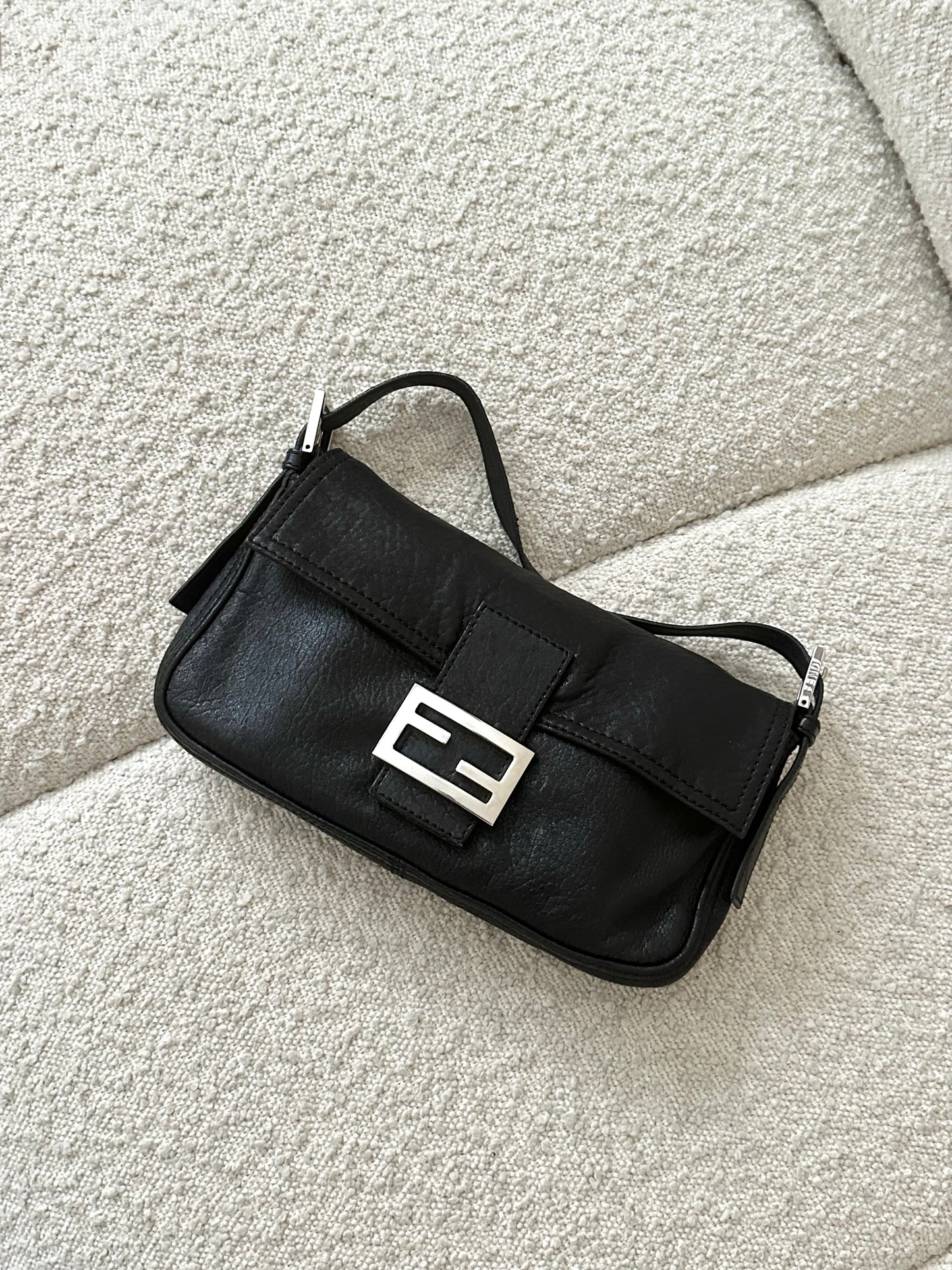 FENDI BLACK LEATHER BAGUETTE SHOULDER BAG