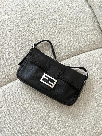 FENDI BLACK LEATHER BAGUETTE SHOULDER BAG