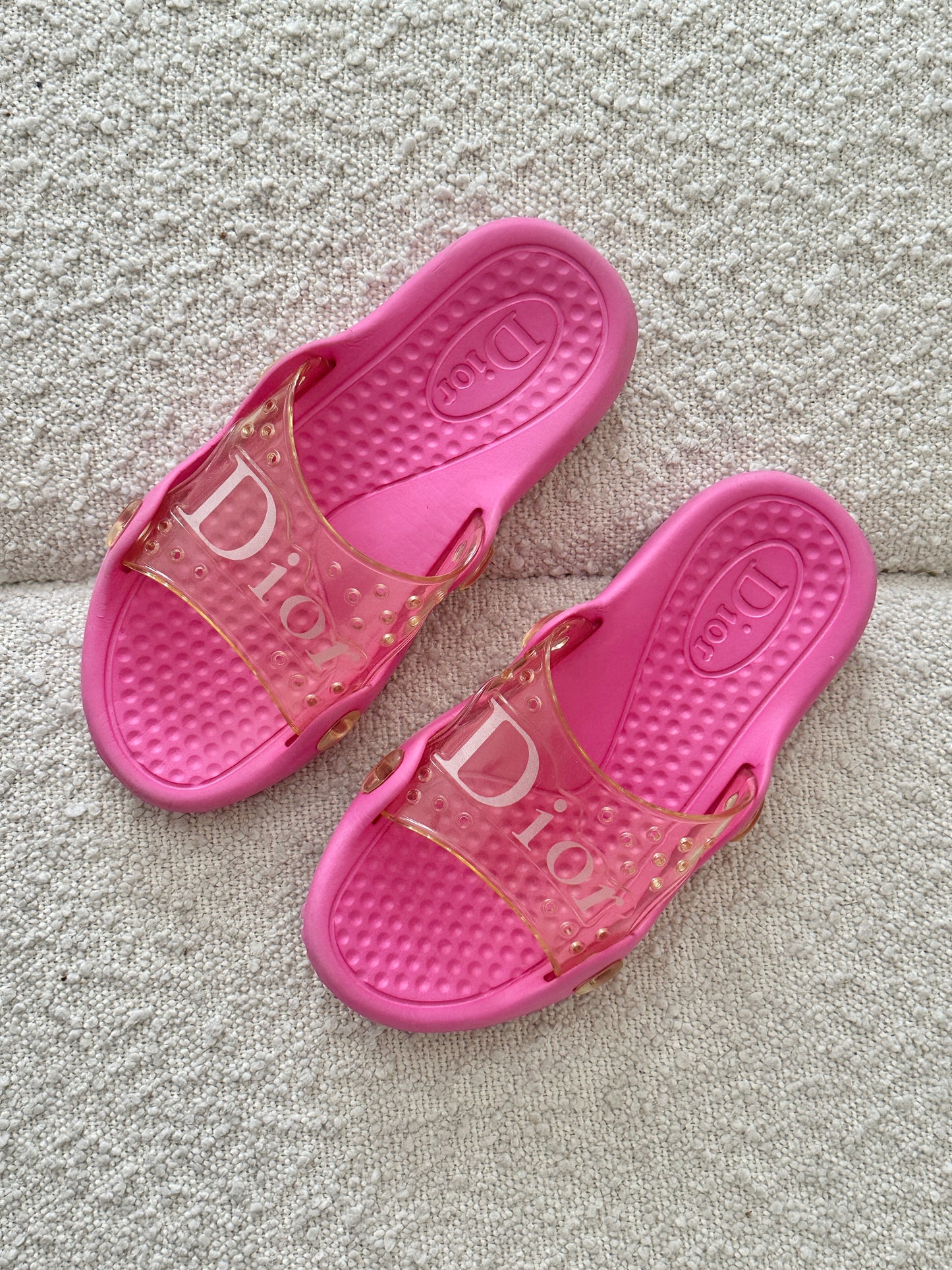 DIOR PINK LOGO RUBBER POOL SLIDES