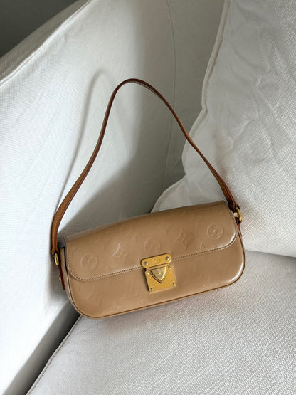 LOUIS VUITTON MONOGRAM VERNIS MALIBU SHOULDER BAG