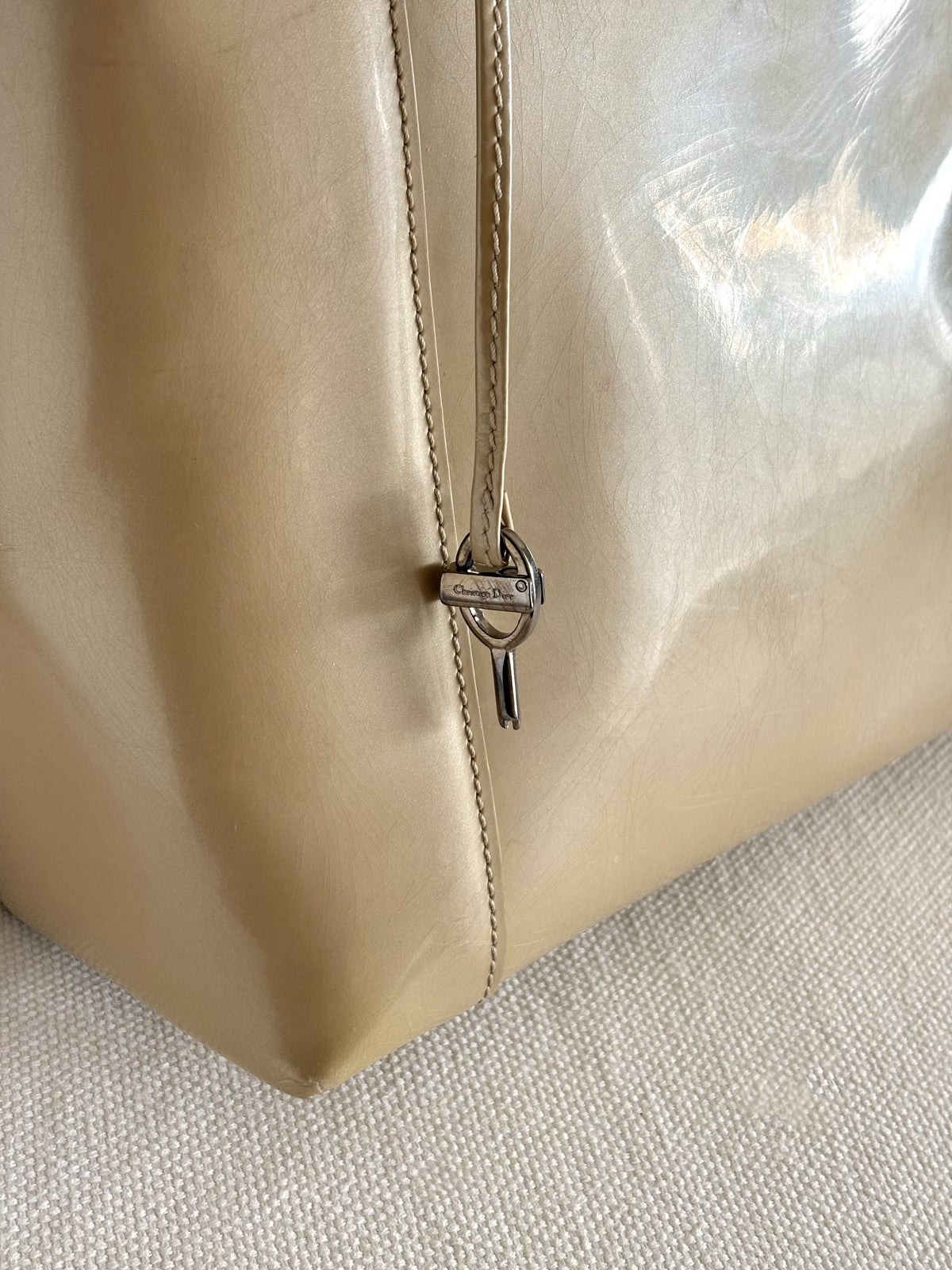 MALICE PEARL PATENT LEATHER BAG